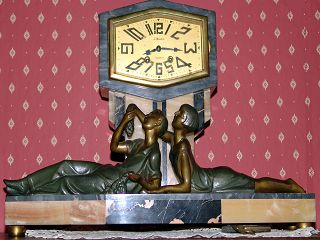 Art Deco Tischuhr